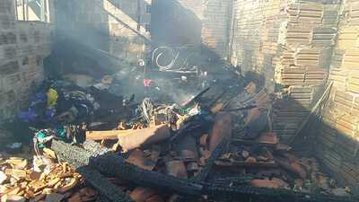Laranjeiras: Casa Ã© destruÃ­da pelo fogo no bairro BancÃ¡rio